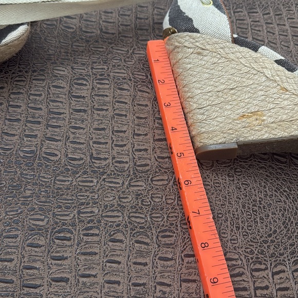 MICHAEL michael kors canvas zebra print  wedge sandals size 8.5 - Picture 11 of 12